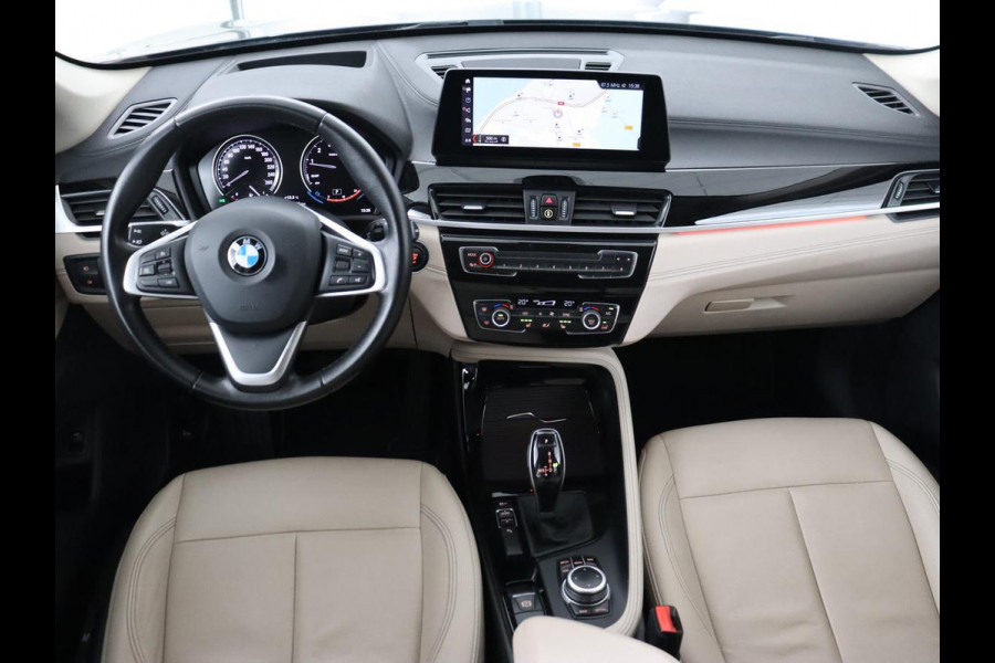 BMW X1 sDrive20i Business Edition Plus | Leder | Head-Up | Stoelverwarming | Trekhaak | Camera | Sfeerverlichting | Navigatie | X Line | Full LED | DAB | Cruise control | Parkeerhulp | Bluetooth