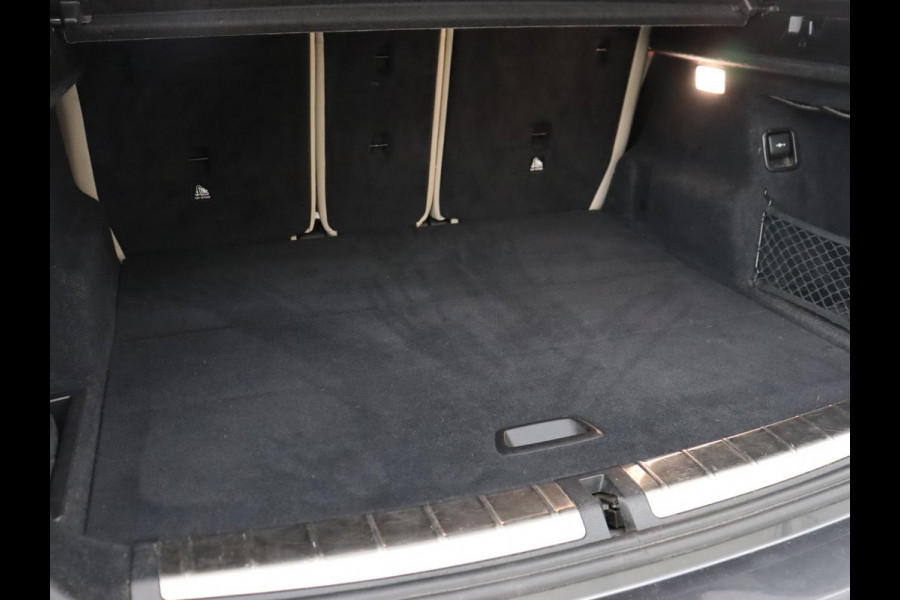 BMW X1 sDrive20i Business Edition Plus | Leder | Head-Up | Stoelverwarming | Trekhaak | Camera | Sfeerverlichting | Navigatie | X Line | Full LED | DAB | Cruise control | Parkeerhulp | Bluetooth