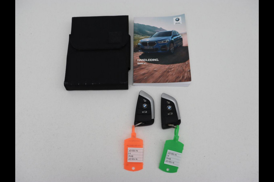 BMW X1 sDrive20i Business Edition Plus | Leder | Head-Up | Stoelverwarming | Trekhaak | Camera | Sfeerverlichting | Navigatie | X Line | Full LED | DAB | Cruise control | Parkeerhulp | Bluetooth