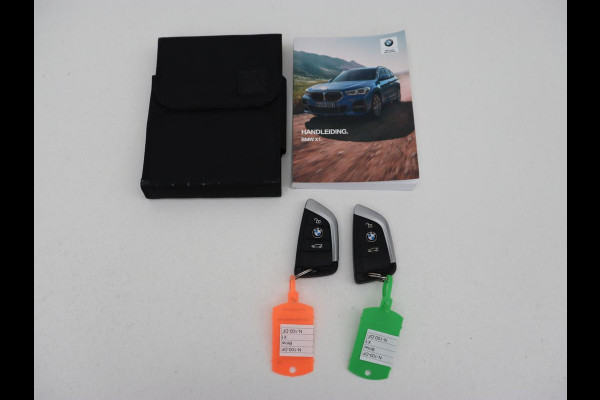 BMW X1 sDrive20i Business Edition Plus | Leder | Head-Up | Stoelverwarming | Trekhaak | Camera | Sfeerverlichting | Navigatie | X Line | Full LED | DAB | Cruise control | Parkeerhulp | Bluetooth