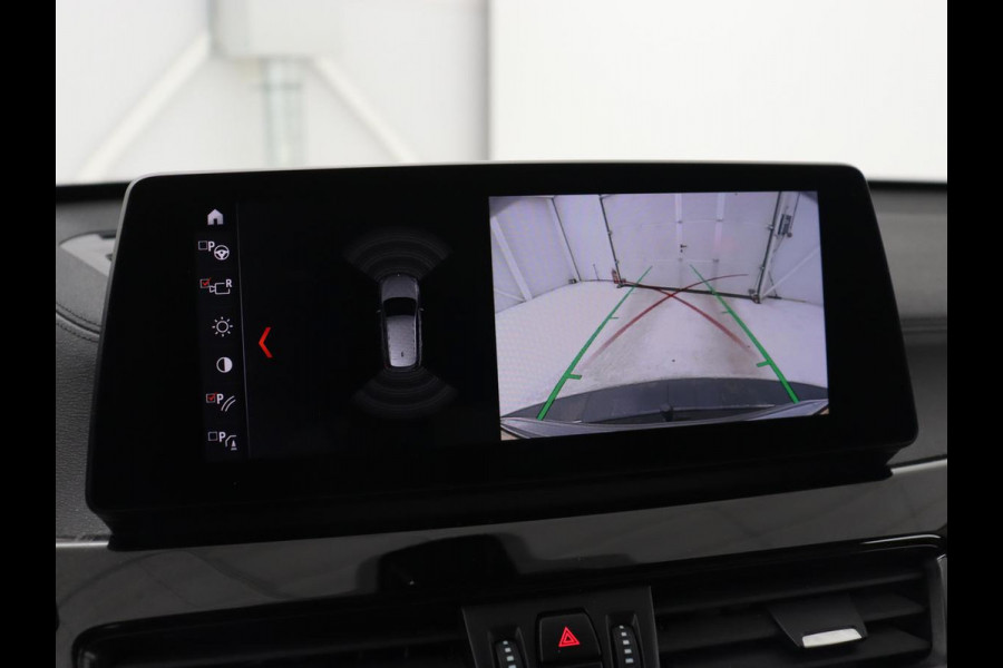 BMW X1 sDrive20i Business Edition Plus | Leder | Head-Up | Stoelverwarming | Trekhaak | Camera | Sfeerverlichting | Navigatie | X Line | Full LED | DAB | Cruise control | Parkeerhulp | Bluetooth