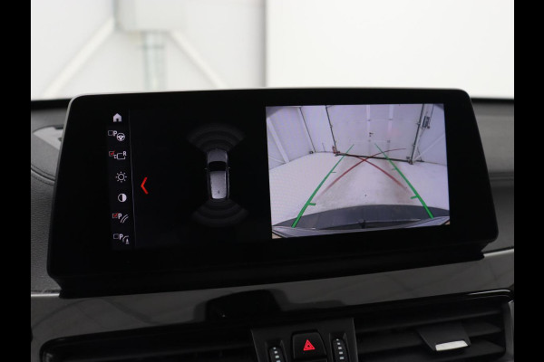 BMW X1 sDrive20i Business Edition Plus | Leder | Head-Up | Stoelverwarming | Trekhaak | Camera | Sfeerverlichting | Navigatie | X Line | Full LED | DAB | Cruise control | Parkeerhulp | Bluetooth