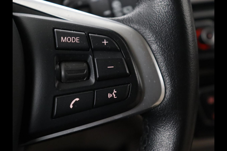 BMW X1 sDrive20i Business Edition Plus | Leder | Head-Up | Stoelverwarming | Trekhaak | Camera | Sfeerverlichting | Navigatie | X Line | Full LED | DAB | Cruise control | Parkeerhulp | Bluetooth