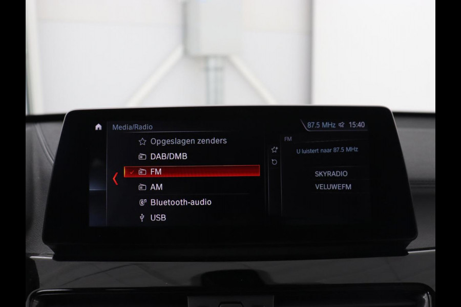 BMW X1 sDrive20i Business Edition Plus | Leder | Head-Up | Stoelverwarming | Trekhaak | Camera | Sfeerverlichting | Navigatie | X Line | Full LED | DAB | Cruise control | Parkeerhulp | Bluetooth