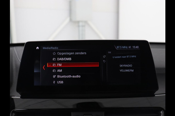 BMW X1 sDrive20i Business Edition Plus | Leder | Head-Up | Stoelverwarming | Trekhaak | Camera | Sfeerverlichting | Navigatie | X Line | Full LED | DAB | Cruise control | Parkeerhulp | Bluetooth