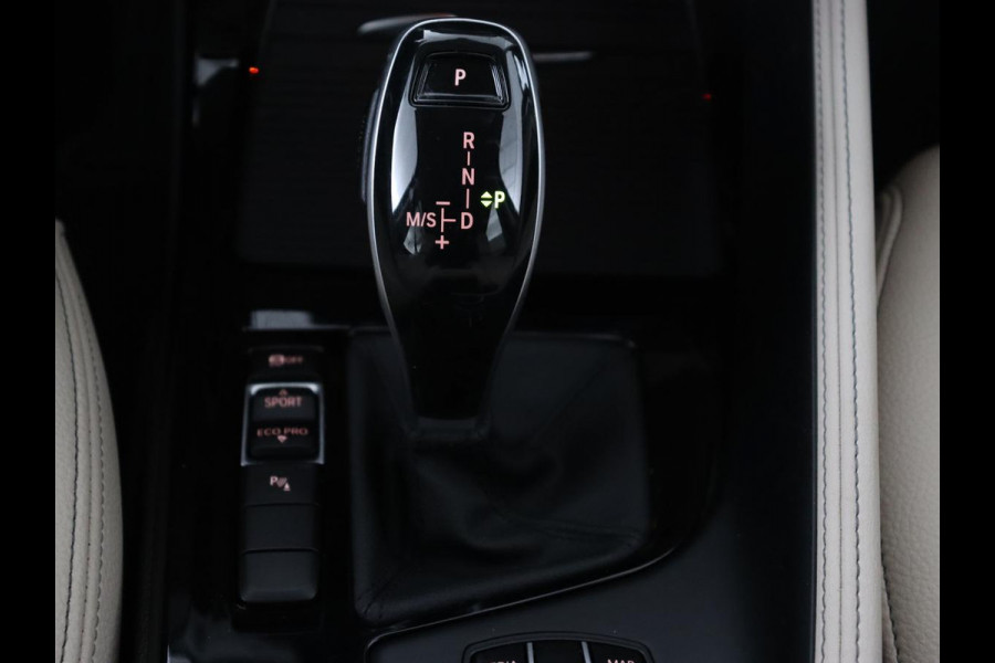 BMW X1 sDrive20i Business Edition Plus | Leder | Head-Up | Stoelverwarming | Trekhaak | Camera | Sfeerverlichting | Navigatie | X Line | Full LED | DAB | Cruise control | Parkeerhulp | Bluetooth