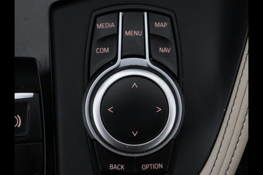 BMW X1 sDrive20i Business Edition Plus | Leder | Head-Up | Stoelverwarming | Trekhaak | Camera | Sfeerverlichting | Navigatie | X Line | Full LED | DAB | Cruise control | Parkeerhulp | Bluetooth