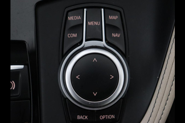 BMW X1 sDrive20i Business Edition Plus | Leder | Head-Up | Stoelverwarming | Trekhaak | Camera | Sfeerverlichting | Navigatie | X Line | Full LED | DAB | Cruise control | Parkeerhulp | Bluetooth