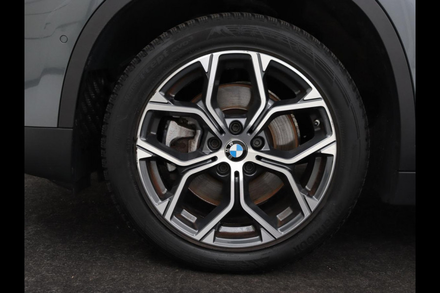 BMW X1 sDrive20i Business Edition Plus | Leder | Head-Up | Stoelverwarming | Trekhaak | Camera | Sfeerverlichting | Navigatie | X Line | Full LED | DAB | Cruise control | Parkeerhulp | Bluetooth
