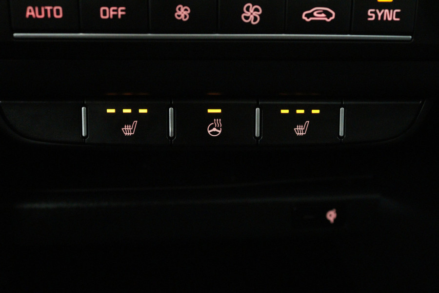 Kia ProCeed 1.5 T-GDI GT-PlusLine (PANORAMADAK, STOEL/STUUR VERWARMING, CAMERA, ELEKTR STOELEN)