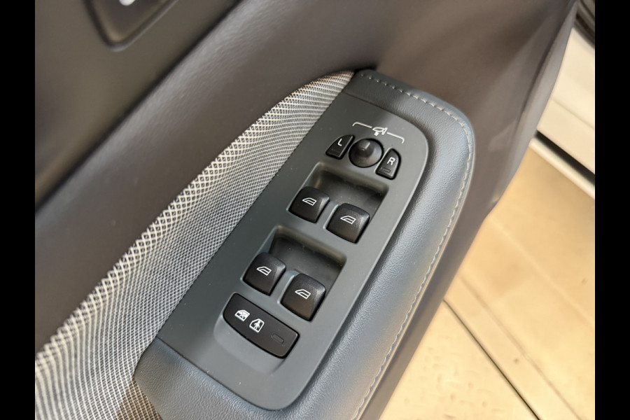 Volvo V60 2.0 T8 Recharge AWD R-Design | Elektr. trekhaak | Camera | Stoel/stuurverwarming | Carplay | Adaptive cruise