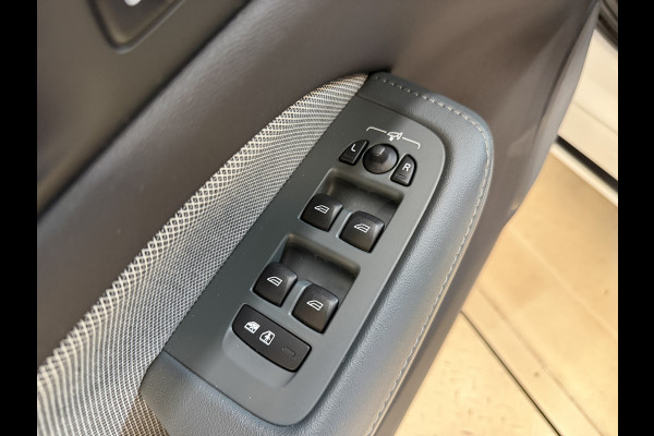 Volvo V60 2.0 T8 Recharge AWD R-Design | Elektr. trekhaak | Camera | Stoel/stuurverwarming | Carplay | Adaptive cruise