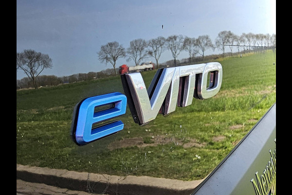 Mercedes-Benz eVito 66 kWh LED Bumpers-Kleur Lm-Velgen 286KM WLTP Snelladen Achterdeuren!