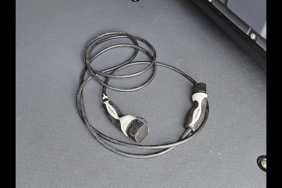 Mercedes-Benz eVito 66 kWh LED Bumpers-Kleur Lm-Velgen 286KM WLTP Snelladen Achterdeuren!