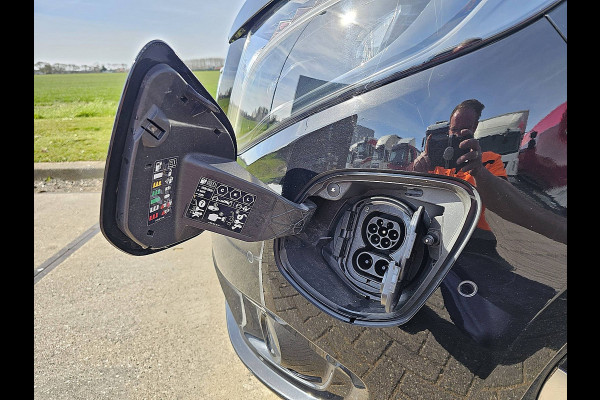 Mercedes-Benz eVito 66 kWh LED Bumpers-Kleur Lm-Velgen 286KM WLTP Snelladen Achterdeuren!