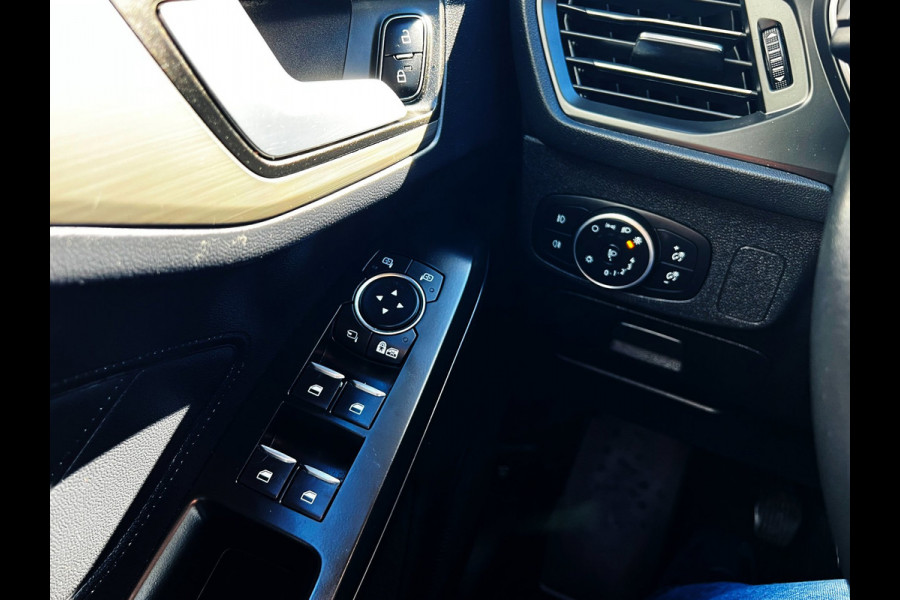 Ford FOCUS Wagon 1.0 EcoBoost Vignale carplay_Camera_trekh_4x nw banden