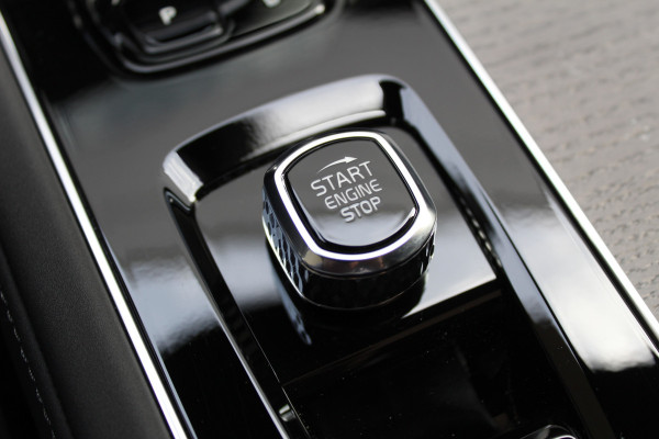 Volvo XC90 2.0 T8 Plug-in hybrid AWD Ultra Dark Executive | Luchtvering | Bowers & Wilkins | Massage | Trekhaak | Full Option!
