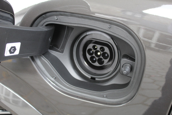 Volvo XC90 2.0 T8 Plug-in hybrid AWD Ultra Dark Executive | Luchtvering | Bowers & Wilkins | Massage | Trekhaak | Full Option!