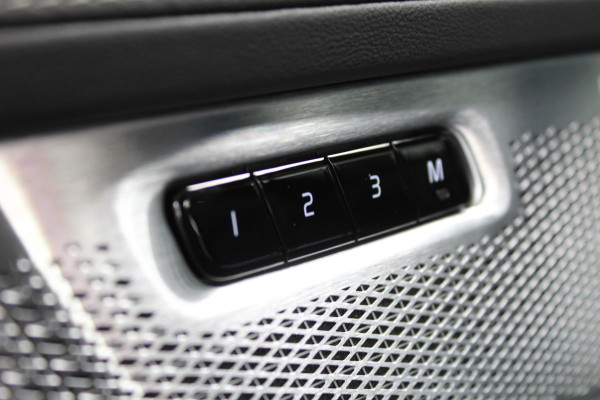 Volvo XC90 2.0 T8 Plug-in hybrid AWD Ultra Dark Executive | Luchtvering | Bowers & Wilkins | Massage | Trekhaak | Full Option!