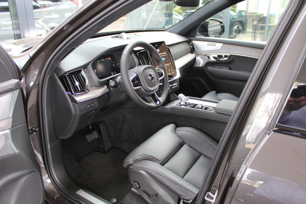 Volvo XC90 2.0 T8 Plug-in hybrid AWD Ultra Dark Executive | Luchtvering | Bowers & Wilkins | Massage | Trekhaak | Full Option!