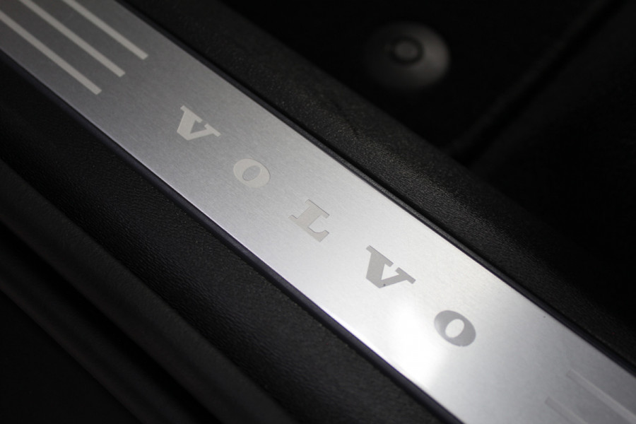Volvo XC90 2.0 T8 Plug-in hybrid AWD Ultra Dark Executive | Luchtvering | Bowers & Wilkins | Massage | Trekhaak | Full Option!