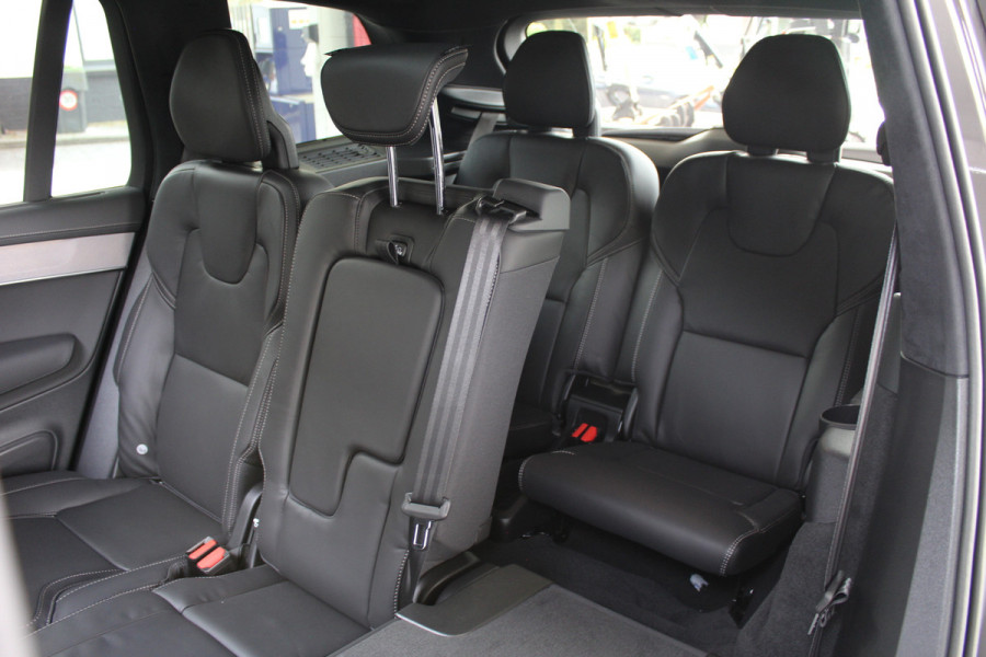 Volvo XC90 2.0 T8 Plug-in hybrid AWD Ultra Dark Executive | Luchtvering | Bowers & Wilkins | Massage | Trekhaak | Full Option!