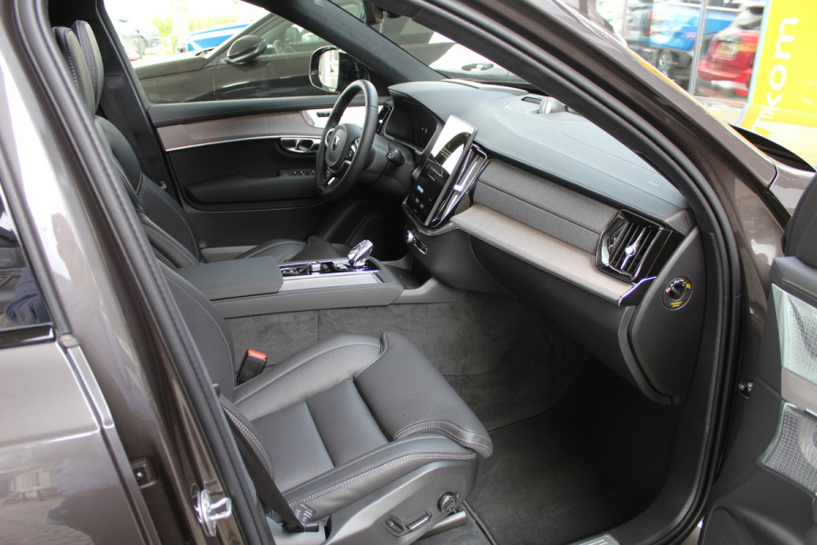 Volvo XC90 2.0 T8 Plug-in hybrid AWD Ultra Dark Executive | Luchtvering | Bowers & Wilkins | Massage | Trekhaak | Full Option!