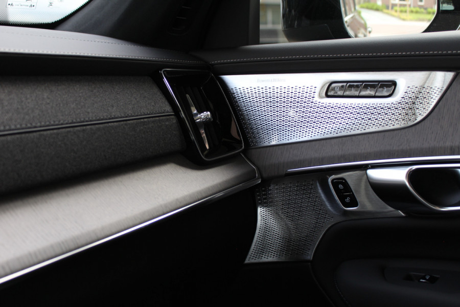Volvo XC90 2.0 T8 Plug-in hybrid AWD Ultra Dark Executive | Luchtvering | Bowers & Wilkins | Massage | Trekhaak | Full Option!