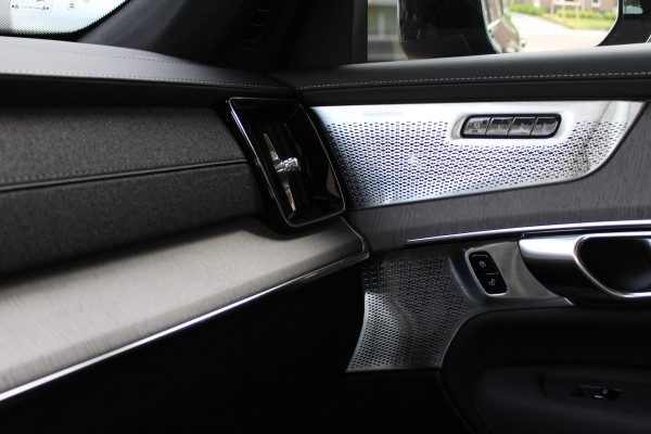 Volvo XC90 2.0 T8 Plug-in hybrid AWD Ultra Dark Executive | Luchtvering | Bowers & Wilkins | Massage | Trekhaak | Full Option!