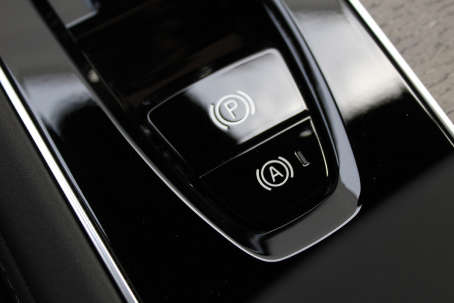 Volvo XC90 2.0 T8 Plug-in hybrid AWD Ultra Dark Executive | Luchtvering | Bowers & Wilkins | Massage | Trekhaak | Full Option!