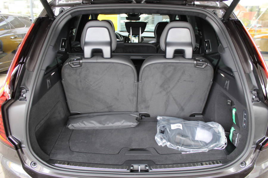 Volvo XC90 2.0 T8 Plug-in hybrid AWD Ultra Dark Executive | Luchtvering | Bowers & Wilkins | Massage | Trekhaak | Full Option!