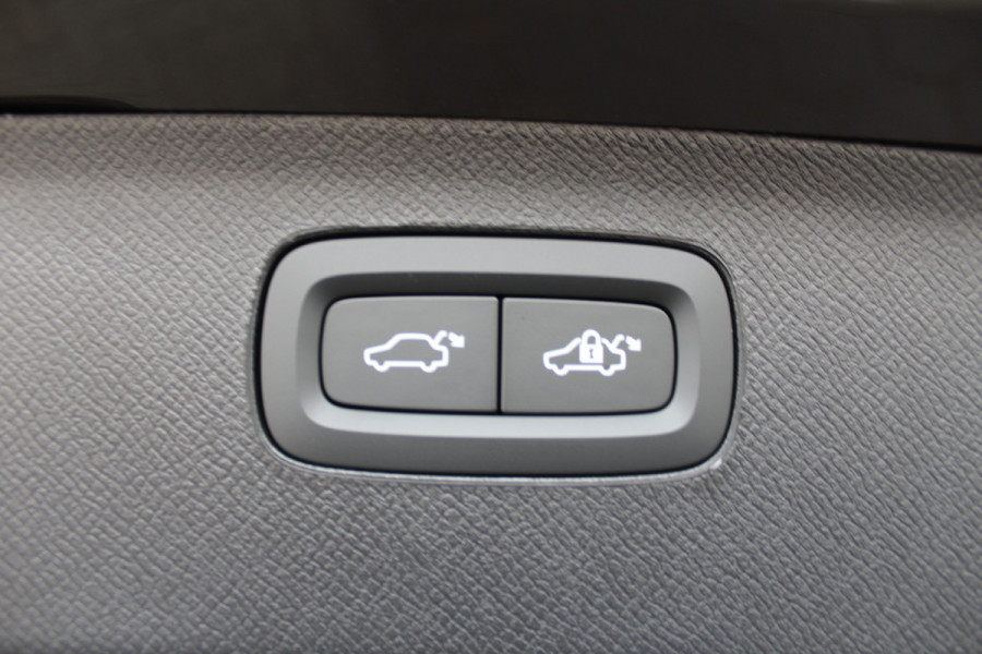 Volvo XC90 2.0 T8 Plug-in hybrid AWD Ultra Dark Executive | Luchtvering | Bowers & Wilkins | Massage | Trekhaak | Full Option!