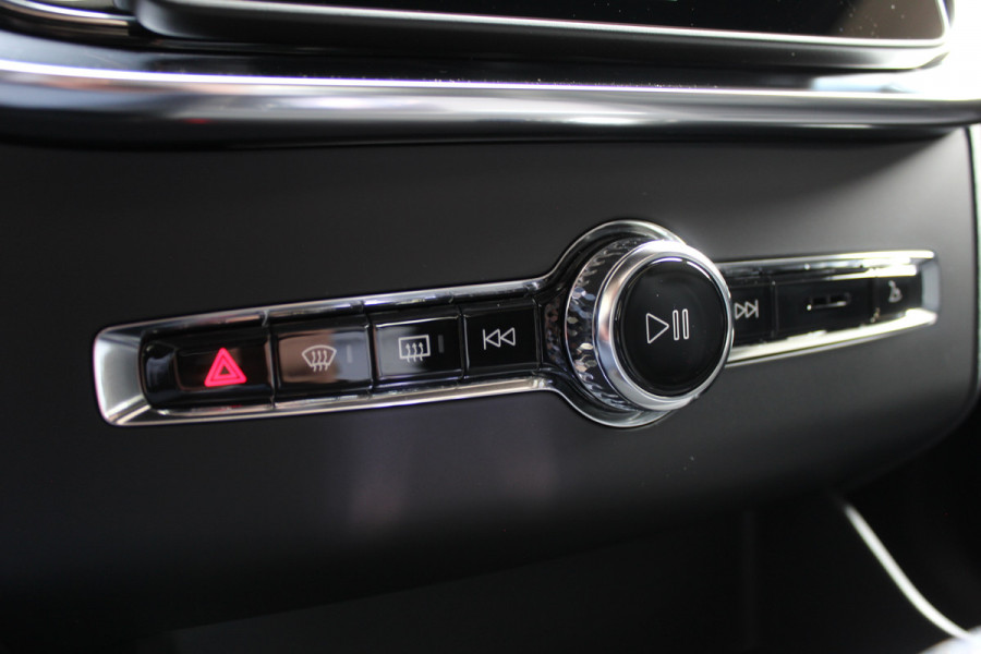 Volvo XC90 2.0 T8 Plug-in hybrid AWD Ultra Dark Executive | Luchtvering | Bowers & Wilkins | Massage | Trekhaak | Full Option!