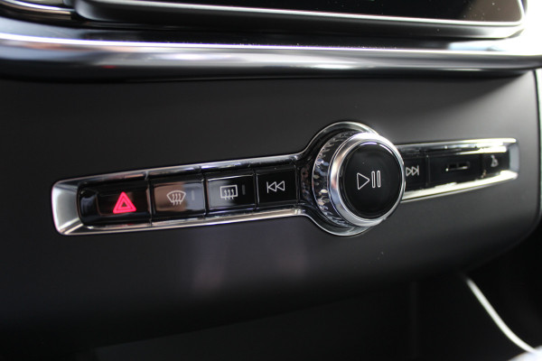 Volvo XC90 2.0 T8 Plug-in hybrid AWD Ultra Dark Executive | Luchtvering | Bowers & Wilkins | Massage | Trekhaak | Full Option!