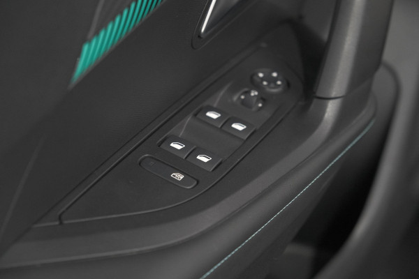 Peugeot 2008 1.2 PureTech Allure Pack | Navigatie | Parkeersensoren | Apple Carplay