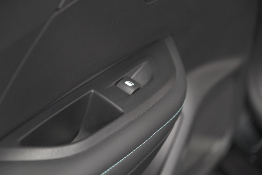 Peugeot 2008 1.2 PureTech Allure Pack | Navigatie | Parkeersensoren | Apple Carplay