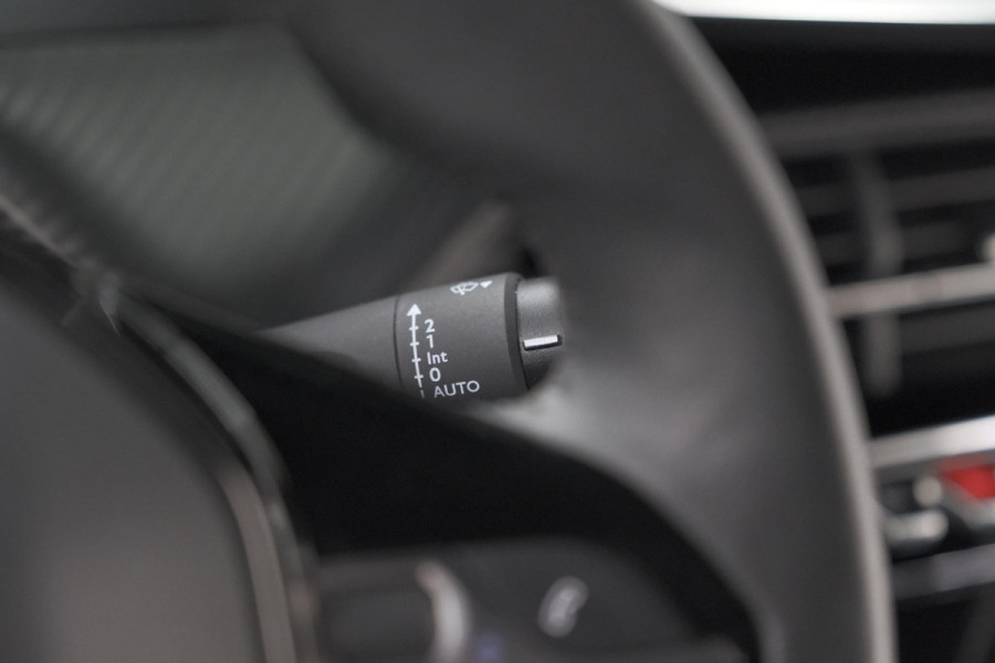 Peugeot 2008 1.2 PureTech Allure Pack | Navigatie | Parkeersensoren | Apple Carplay