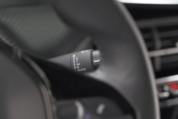 Peugeot 2008 1.2 PureTech Allure Pack | Navigatie | Parkeersensoren | Apple Carplay