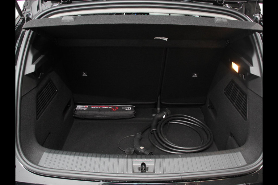 Renault Mégane E-Tech Comfort range Evolution 60 kWh Climate control Adaptieve cruise control Parkeersensoren Camera LED Apple Carplay/ Android Auto