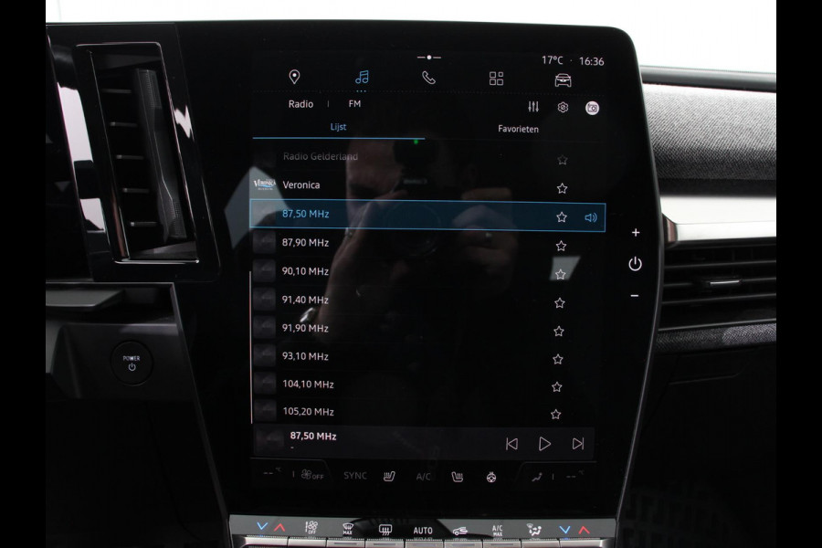 Renault Mégane E-Tech Comfort range Evolution 60 kWh Climate control Adaptieve cruise control Parkeersensoren Camera LED Apple Carplay/ Android Auto
