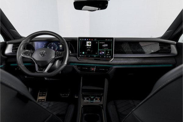 Volkswagen Tayron 1.5 eHybrid 272 PK R-Line | Black Style Pakket | S/K-Panodak | Elek. Trekhaak | Dig. Cockpit | Adapt. Cruise | Stoel-+Stuurverw. | Camera | App. Connect | ECC | Elek. Klep | LM 20" | 5958