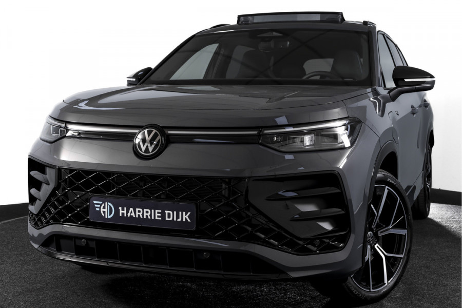 Volkswagen Tayron 1.5 eHybrid 272 PK R-Line | Black Style Pakket | S/K-Panodak | Elek. Trekhaak | Dig. Cockpit | Adapt. Cruise | Stoel-+Stuurverw. | Camera | App. Connect | ECC | Elek. Klep | LM 20" | 5958