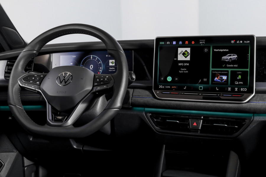 Volkswagen Tayron 1.5 eHybrid 272 PK R-Line | Black Style Pakket | S/K-Panodak | Elek. Trekhaak | Dig. Cockpit | Adapt. Cruise | Stoel-+Stuurverw. | Camera | App. Connect | ECC | Elek. Klep | LM 20" | 5958