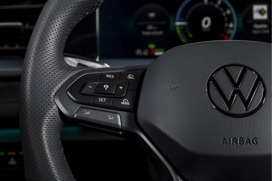 Volkswagen Tayron 1.5 eHybrid 272 PK R-Line | Black Style Pakket | S/K-Panodak | Elek. Trekhaak | Dig. Cockpit | Adapt. Cruise | Stoel-+Stuurverw. | Camera | App. Connect | ECC | Elek. Klep | LM 20" | 5958