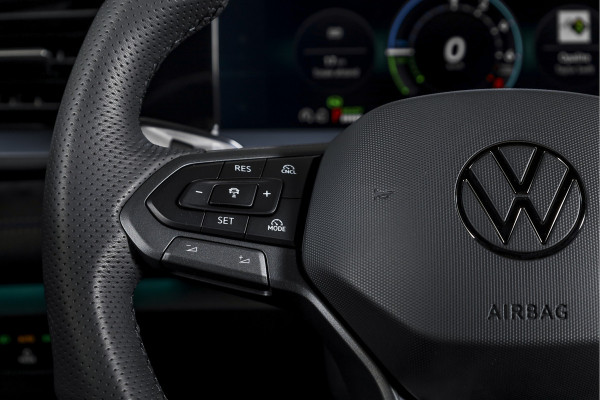 Volkswagen Tayron 1.5 eHybrid 272 PK R-Line | Black Style Pakket | S/K-Panodak | Elek. Trekhaak | Dig. Cockpit | Adapt. Cruise | Stoel-+Stuurverw. | Camera | App. Connect | ECC | Elek. Klep | LM 20" | 5958