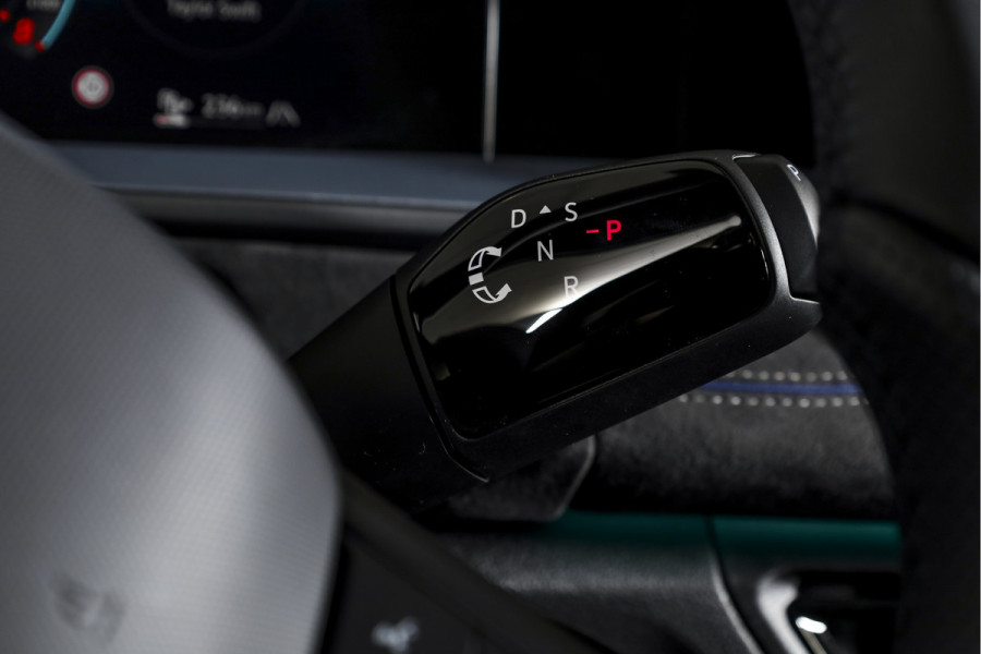 Volkswagen Tayron 1.5 eHybrid 272 PK R-Line | Black Style Pakket | S/K-Panodak | Elek. Trekhaak | Dig. Cockpit | Adapt. Cruise | Stoel-+Stuurverw. | Camera | App. Connect | ECC | Elek. Klep | LM 20" | 5958