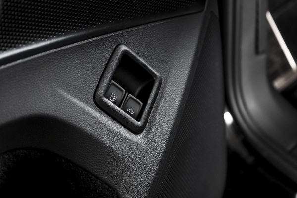 Volkswagen Tayron 1.5 eHybrid 272 PK R-Line | Black Style Pakket | S/K-Panodak | Elek. Trekhaak | Dig. Cockpit | Adapt. Cruise | Stoel-+Stuurverw. | Camera | App. Connect | ECC | Elek. Klep | LM 20" | 5958