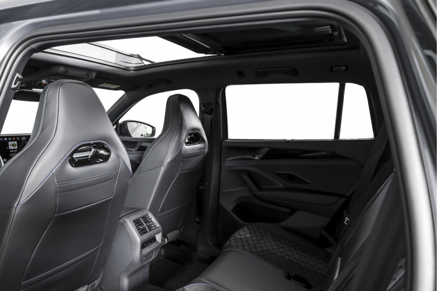 Volkswagen Tayron 1.5 eHybrid 272 PK R-Line | Black Style Pakket | S/K-Panodak | Elek. Trekhaak | Dig. Cockpit | Adapt. Cruise | Stoel-+Stuurverw. | Camera | App. Connect | ECC | Elek. Klep | LM 20" | 5958
