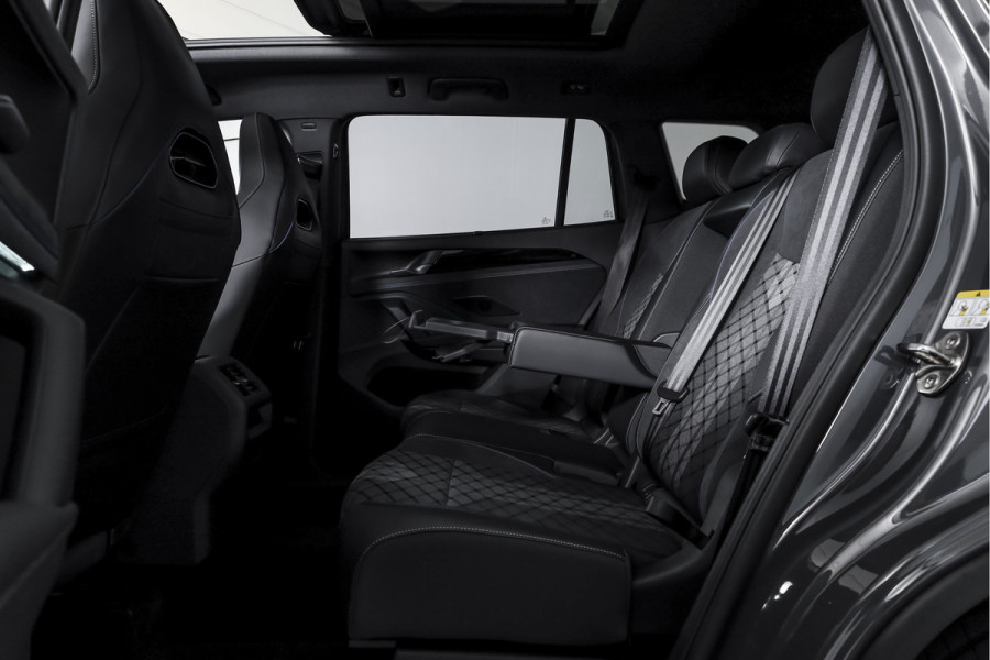 Volkswagen Tayron 1.5 eHybrid 272 PK R-Line | Black Style Pakket | S/K-Panodak | Elek. Trekhaak | Dig. Cockpit | Adapt. Cruise | Stoel-+Stuurverw. | Camera | App. Connect | ECC | Elek. Klep | LM 20" | 5958