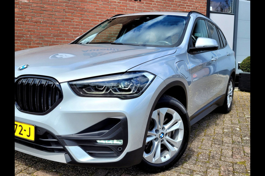 BMW X1 XDrive25e Pano, HUD, Cam, Harman, M-stuur, Leer